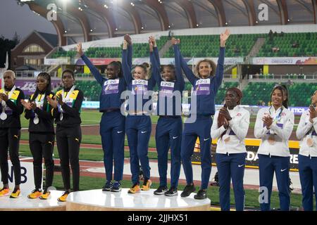 Talitha Diggs, Abby Steiner, Britton Wilson e Sydney McLaughlin (USA), medaglia femminile 4x400 m il giorno dieci al World Athletics Championships, Foto Stock