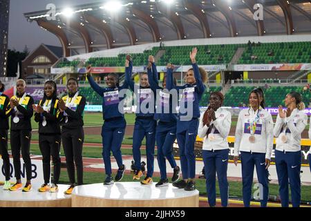 Talitha Diggs, Abby Steiner, Britton Wilson e Sydney McLaughlin (USA), medaglia femminile 4x400 m il giorno dieci al World Athletics Championships, Foto Stock