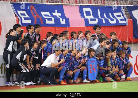 Ibaraki, Giappone. 26th luglio 2022. Japan Women's team group (JPN) Football/Soccer : EAFF e-1 Football Championship 2022 Final Japan Women's Award Ceremony at Kashima Soccer Stadium in Ibaraki, Giappone . Credit: YUTAKA/AFLO SPORT/Alamy Live News Foto Stock