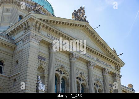 Edificio del Parlamento della Svizzera nella città di Berna - BERNA, SVIZZERA - 14 LUGLIO 2022 Foto Stock