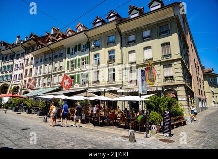Edifici storici nel centro storico di Berna - BERNA, SVIZZERA - 14 LUGLIO 2022 Foto Stock