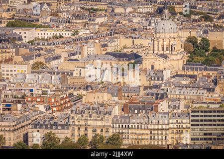 Quarto latino tetti e cupole parigini all'alba di Parigi, Francia Foto Stock