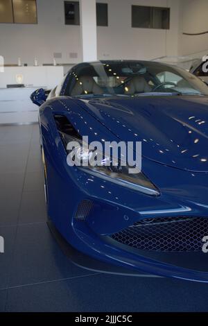 Blu pozzi Ferrari F8 Foto Stock