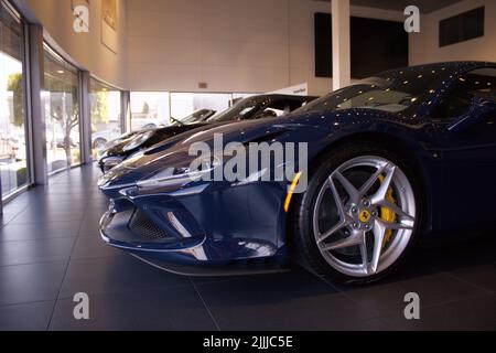 Ferrari F8 in Blu pozzi Foto Stock