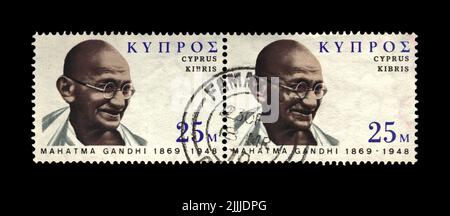Mahatma Gandhi (1869-1948) aka Mohandas Karamchand Gandhi, famoso attivista indiano, timbro cancellato stampato a Cipro Foto Stock