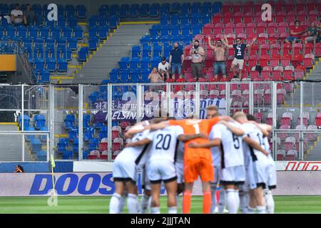 Pilsen, Repubblica Ceca. 26th luglio 2022. Gli appassionati di Helsinki durante il turno di qualificazione della Champions League 2nd tornano alla partita Viktoria Plzen contro HJK Helsinki a Pilsen, Repubblica Ceca, 26 luglio 2022. Credit: Miroslav Chaloupka/CTK Photo/Alamy Live News Foto Stock