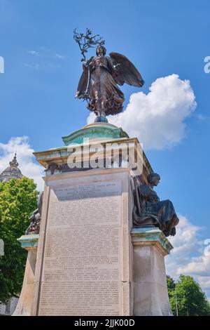 Una rappresentazione della Pace, con un olivo. Il monumento, memoriale, è al sudafricano, Boer guerra, dedicato nel 1909. A Cardiff, Galles, uni Foto Stock