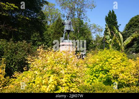 Una statua in bronzo eretta del tenente colonnello Lord Ninian Edward Crichton Stuart, ucciso nella prima Guerra Mondiale. A Cardiff, Galles, Regno Unito. Foto Stock
