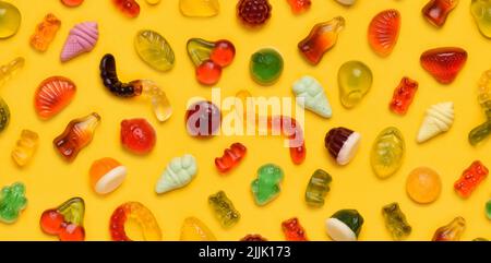 Arcobaleno succosa gummy candie sfondo. Caramelle di gelatina Foto stock -  Alamy