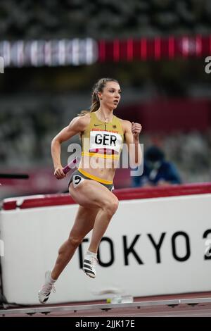 Laura Muller partecipa al relè da 4X400 metri alle Olimpiadi di Tokyo del 2020. Foto Stock