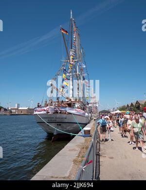 Anversa, Belgio, 24 luglio 2022, le alte navi corse, Grossherzogin Elisabeth è stato costruito come una goletta commerciale e ora serve come una nave da addestramento con m Foto Stock
