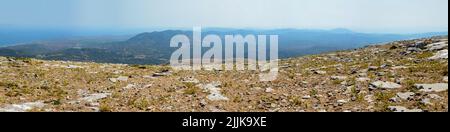 Paesaggio del nord dell'isola di Rodi dalla cima di Attavyros Foto Stock