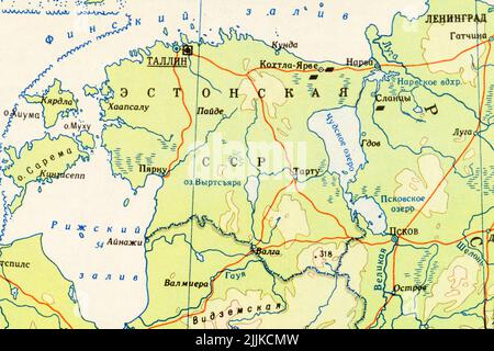 Primo piano dalla Lettonia dell'era sovietica CCP + Golfo di riga e Lettonia settentrionale nel 1968 la mappa atlante della scuola di lingua russa della regione baltica sotto il controllo di Mosca Foto Stock