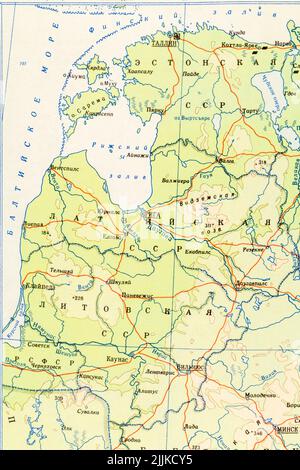 Close shot 1968 Mappa dell'atlante russo degli stati baltici - Estonia, Lettonia, Lituania - sotto il controllo della Russia sovietica + zona di Suwalki / Kaliningrad. Foto Stock