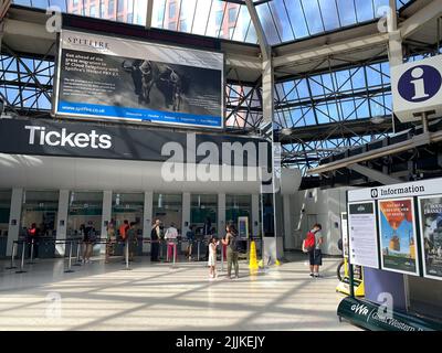 Reading, Berkshire, Regno Unito. 24th luglio 2022. All'interno della stazione ferroviaria di Reading. Oltre 40.000 lavoratori ferroviari sono previsti per sciopero mercoledì 27th luglio 2022 oltre la loro retribuzione. Credit: Maureen McLean/Alamy Foto Stock