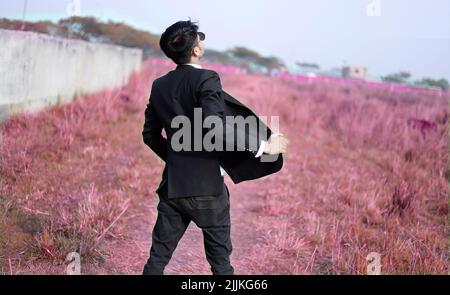 500+ elegante Blazer Boy Attitude Pictures | bello Boy Blazer posa | Scarica nuove immagini di scorta gratis su alamy Foto Stock