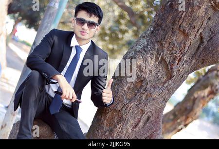 500+ elegante Blazer Boy Attitude Pictures | bello Boy Blazer posa | Scarica nuove immagini di scorta gratis su alamy Foto Stock