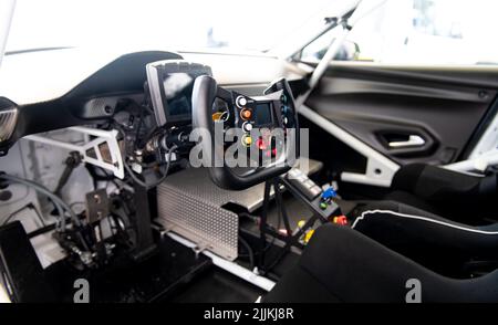 Cabina di guida per auto da corsa, senza volante con manopole e logo Cupra. Vallelunga, Italia, 24 2022 luglio, gara d'Italia Foto Stock