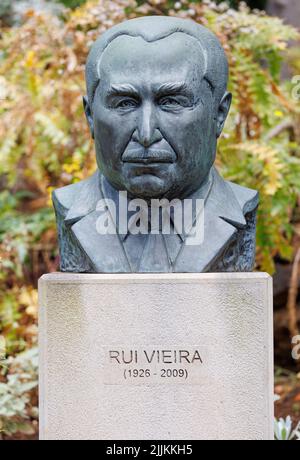 Busto di Rui Manuel da Silva Vieira (1926 - 2009), fondatore dei Giardini Botanici di Funchal, Madeira, Portogallo Foto Stock