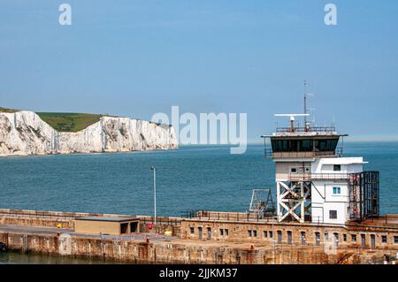 Una vista del Port de Douvres situato a dover, Kent, Inghilterra sud-orientale Foto Stock