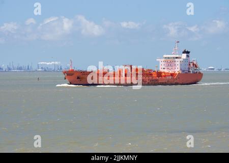 Chemical Tanker Bow Platinum con partenza da Houston, Texas. Chemical Tanker navigazione in Houston nave canale. Foto Stock