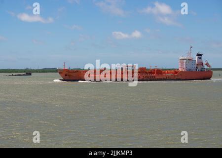 Chemical Tanker Bow Platinum con partenza da Houston, Texas. Chemical Tanker navigazione in Houston nave canale. Foto Stock