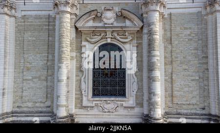 Mechelen, Malines, Anversa, Belgio, 13th giugno, 2022, Dettagli della chiesa di Sant'Alessio e Catharina nel grande conio di Mechelen. Foto di alta qualità Foto Stock