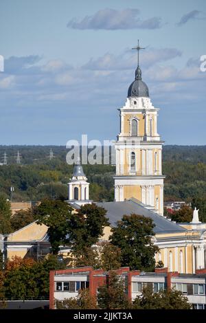 Un colpo verticale della Cattedrale di Cristo Re a Panevezys, Lituania Foto Stock