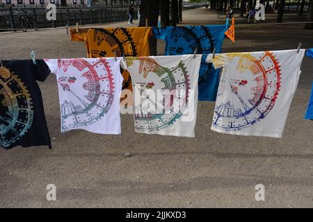 Berlino, Kanaldeckel als Motiv für Souveniers // Berlino, copriforo come motivo per souvenir Foto Stock