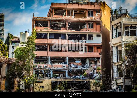 I detriti lasciati dall'esplosione della porta Beirut Foto Stock