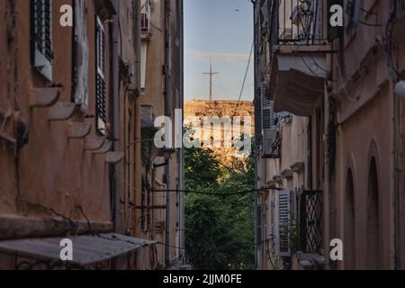 Antica fortezza veneziana e casa nella città vecchia di Corfù, su un'isola greca di Corfù Foto Stock