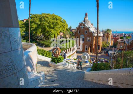 Il Parco Guell a Barcellona, Spagna - scale d'ingresso e colonne Foto Stock