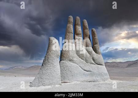 Una bella vista di una mano del deserto nel deserto di Atacama, Cile Foto Stock