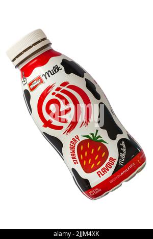 Frijj Fragola fragola bottiglia di milkshake isolato su sfondo bianco Foto Stock