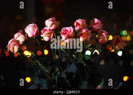 Un bouquet di fiori inanimati raccolti per l'interno Foto Stock