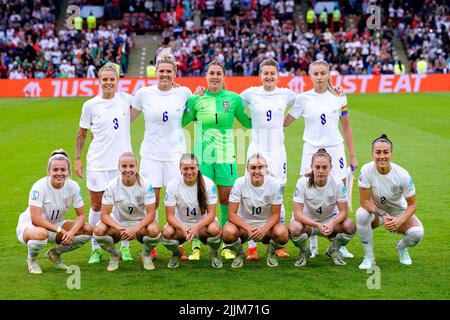 Inghilterra's Rachel Daly (a sinistra), Millie Bright, Mary Earps, Ellen White, Leah Williamson, Lauren Hemp, Beth Mead, Fran Kirby, Georgia Stanway, Keira Walsh e Lucy Bronze in campo davanti alla semifinale UEFA Women's Euro 2022 a Bramall Lane, Sheffield. Data foto: Martedì 26 luglio 2022. Foto Stock