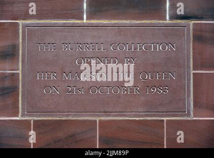 Pietra che commemora l'apertura della Collezione Burrell da parte di sua Maestà la Regina il 21st ottobre 1983.; la Collezione Burrell; Glasgow; Scozia. Foto Stock
