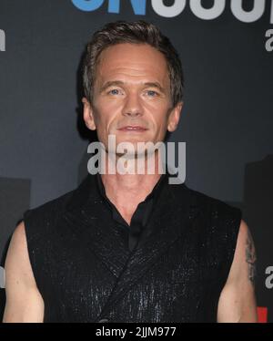 26 luglio 2022, New York, New York, USA: L'attore NEIL PATRICK HARRIS partecipa alla prima di New York del Uncoupledâ di Netflixâ che si tiene al Teatro di Parigi. (Credit Image: © Nancy Kaszerman/ZUMA Press Wire) Foto Stock