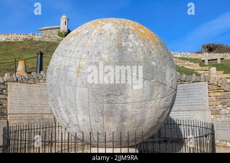 Inghilterra, Dorset, Swanage, Durlston Head Country Park, il Portland Stone Great Globe da 40 tonnellate Foto Stock