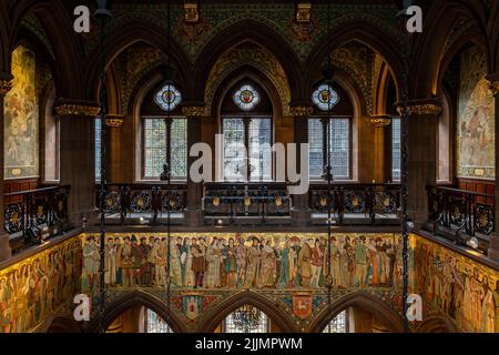 Una vista interna del Mosaico Hall nella National Portrait Gallery di Edimburgo in Scozia Foto Stock