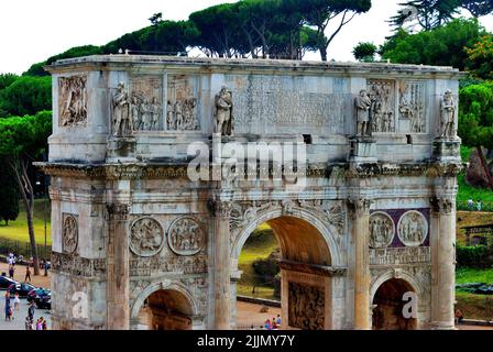 L'Arco di Costantino un arco trionfale a Roma dedicato all'imperatore Costantino il Grande. Italia Foto Stock
