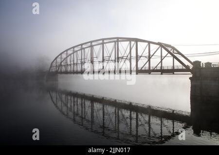 La vista del ponte commemorativo AMVETS. New Croton Reservoir, New York state, USA. Foto Stock