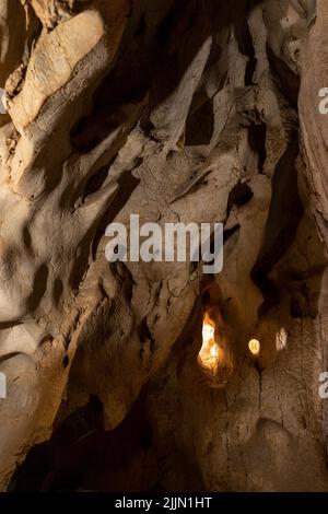 Gli interni di una grotta tesoro a Malaga, Spagna Foto Stock