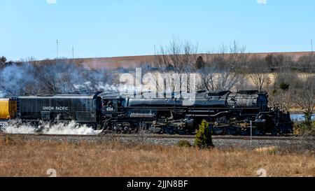 Una bella foto della locomotiva Union Pacific Big Boy in un fresco giorno d'autunno Foto Stock