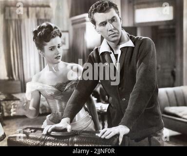 Joyce Reynolds, Robert Hutton, on-set of the Film, 'Always Together', Warner Bros., 1947 Foto Stock