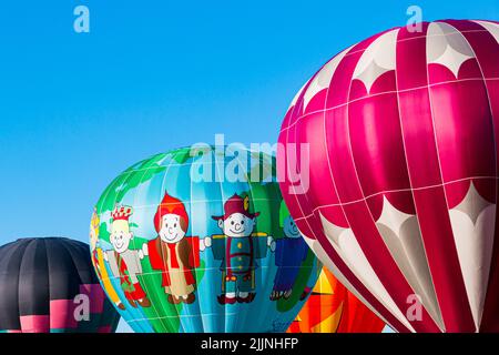 Ascensione mattutina per il rodeo Special Shapes, Albuquerque International Balloon Fiesta, New Mexico Foto Stock