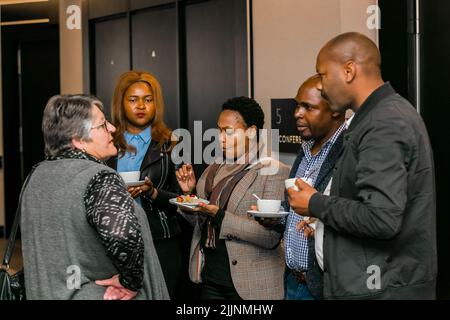 A Johannesburg, Sudafrica - 27 giugno 2018: Delegati in rete alla conferenza sull'industria del commercio al dettaglio Foto Stock