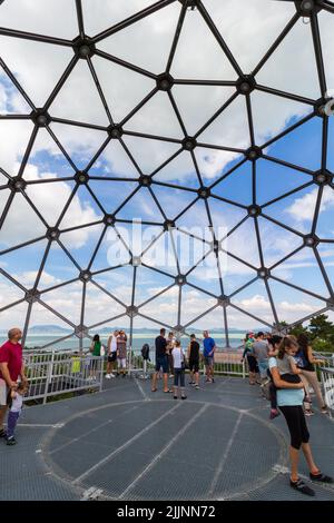 Gombkilato (punto di osservazione della sfera) su Vardomb, Parco Avventura, Balatonboglar, Balaton, Ungheria Foto Stock