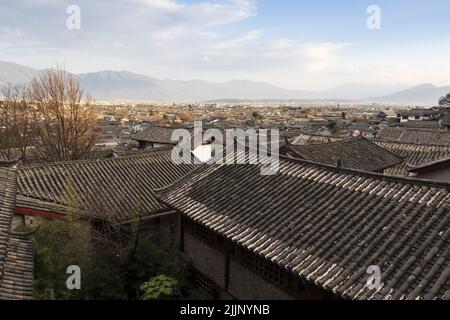 Una lunga esposizione della città vecchia di Lijiang, provincia di Yunnan, Cina Foto Stock