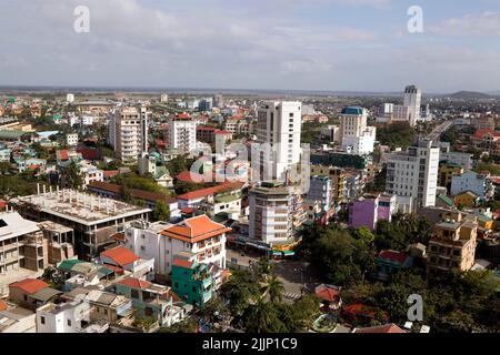 Hue, Vietnam - 14 dicembre 2012: Alto angolo di vista dello skyline del centro di Hue, provincia di Thua Thien – Hue, Vietnam. Foto Stock